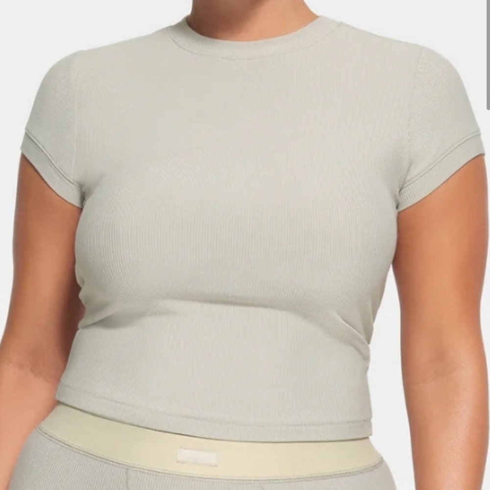 SKIMS SOFT LOUNGE BABY TEE TALC NWOT